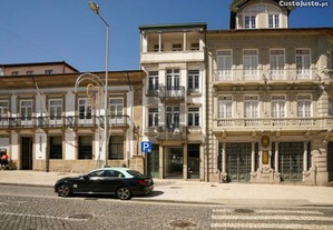Prédio No Centro De Guimarães - Largo Do Toural