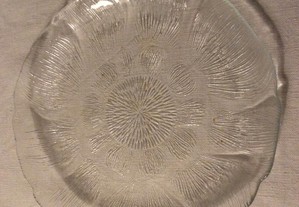 Prato de vidro redondo, c/relevo, diâmetro 23cm