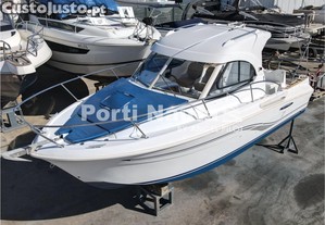 Este barco já vem com tudo. Até com desculpa para faltar ao trabalho.