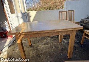 Mesa extensivel com 6 cadeiras