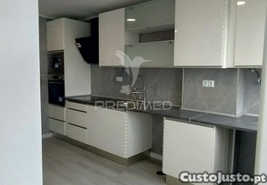 Apartamento t2, remodelação moderna a estrear, edificio com duas frentes solares, em oeiras