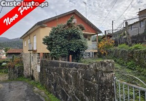 Moradia T4 Com Jardim E Terreno.