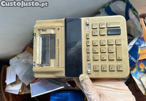 máquina calculadora com rolo