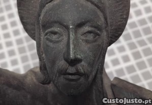 FIgura de Cristo em bronze