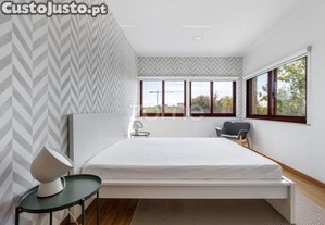 Apartamento T2, Orientado A Sul E Poente, Rua...