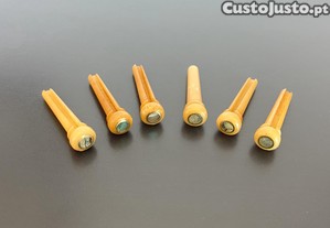 Pins em osso de camelo c/ pontos abalone Guitarra Folk