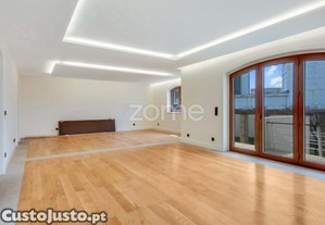 Moradia T4+1 De 4 Frentes Em Miramar, Vila Nova...