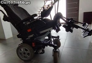 Cadeira de Rodas Eltrica Invacare Bora