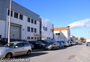 Armazém com escritórios e sala de reuniões   832 m² | parchal