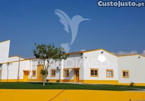 Quinta com fábrica de gin e cerveja artesanal