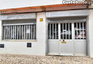 Loja na urbanização nova em caparide (cascais)