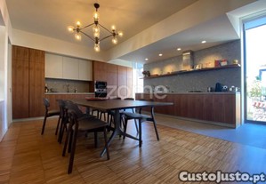 T3 Duplex Remodelado, Com 2 Lugares De Garagem...