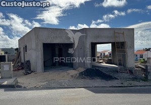Moradia térrea t3 com piscina no porto santo