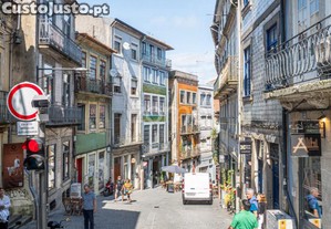 Prédio Com 4 Pisos, 5 Habitações E Loja - Rua...