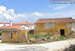 Lote terreno com 2 casas para restauro Salir de Matos