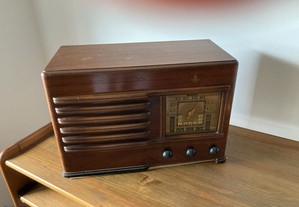 Radio antigo Emerson DP332