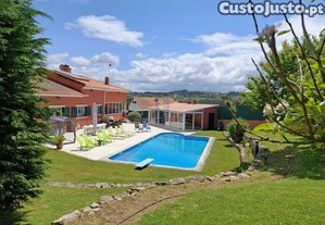 Moradia T5 isolada com piscina em A-dos-Negros, Óbidos