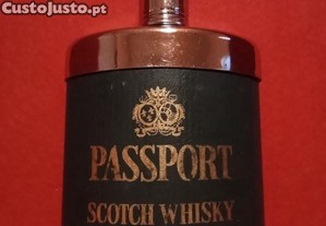 Passport Scotch Garrafa de Bolso Vintage