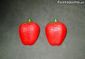 Saleiro e Pimenteiro em Louça com Forma de Morangos NOVOS