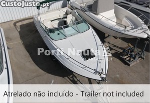 Crownline 210 CC   O barco que vai pôr o seu verão a mil por hora