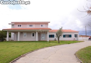 Moradia T5 com Piscina em Foros Salvaterra de Magos