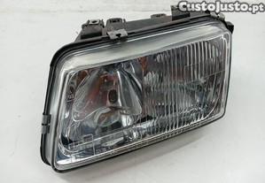 �tica Esquerda Audi A3 (8L1)