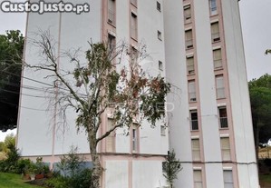 Apartamento t2 - com elevador no vale da amoreira