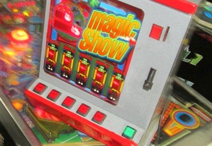 Máquina jogo Magic Show.caça niqueis como nova