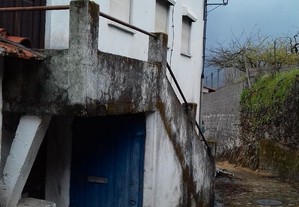 Casas na freguesia de Álvaro, Oleiros