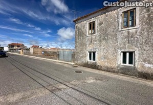 Prdio Devoluto Com Dois Pisos E Terreno Com Poo