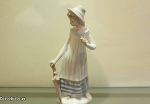 Estatueta de donzela em Porcelana NAO Lladró