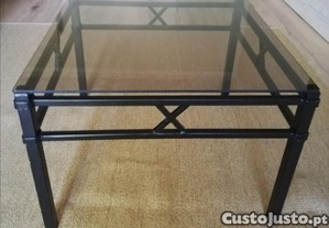 2 Mesas em ferro preto forjado,  com tampo em vidro