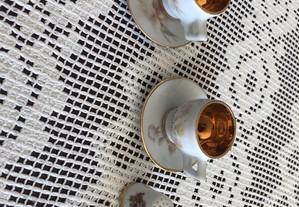 Chávenas de porcelana de Alcobaça