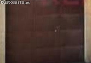 Porta de garagem em ferro