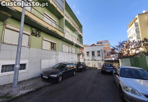 Apartamento t3 com enorme potencial na cova da piedade