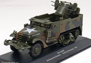 * Miniatura 1:43 Camião Americano M16 MGMC (1944)