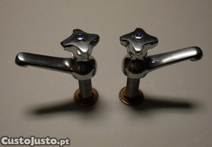 2 torneiras antigas em cobre cromado