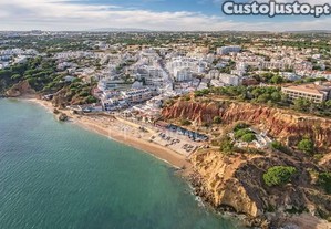 O seu futuro em albufeira: apartamento t3 com design moderno e alma algarvia