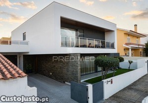 Moradia moderna t3+1 casais de revelhos