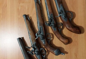 Conjunto 5 Réplicas Pistolas Antigas Decorativas