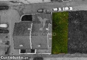 Lote de terreno urbano para moradia t3 com logradouro, garagem e possibilidade de piscina