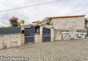Moradia, casa t2, com terreno, em rendufinho, povoa lanhoso.