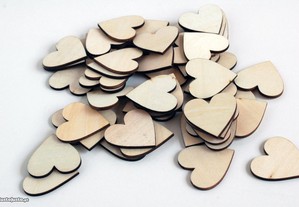 50 corações em madeira 4cm