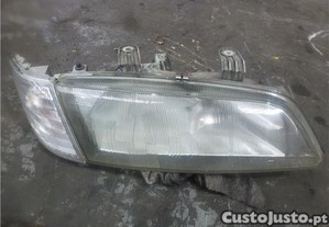 FAROL DIANTEIRO DIREITO Nissan primera berlina p11 051996