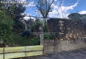 Terreno de 584 m 2 com ruina de 80 m2