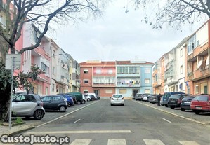 Churrasqueira/loja | remodelada | águas livres | damaia