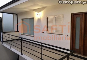 Moradia T4 Em Santa Maria Da Feira