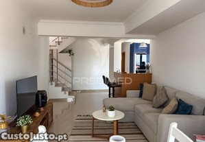 T1 duplex com terraço privado na charneca da caparica