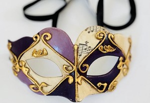 Máscara de Carnaval feita à mão!