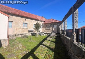 Moradia t2 totalmente remodelada em gralhas   montalegre